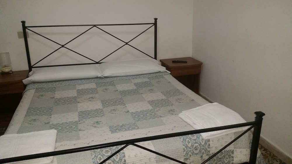 Basic Twin Room (King) photo 2