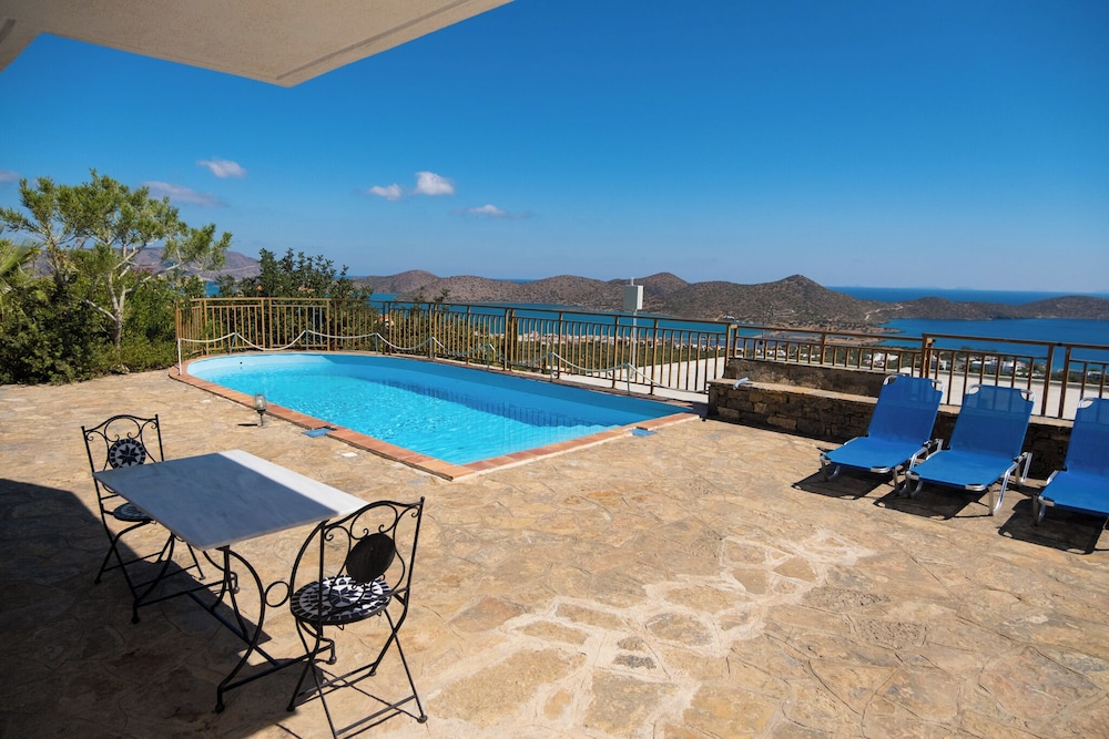 Seaview Villa Theo