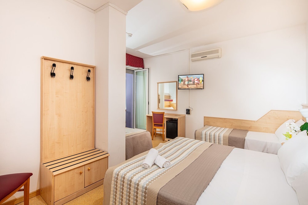 Superior Quadruple Room, Balcony photo 1