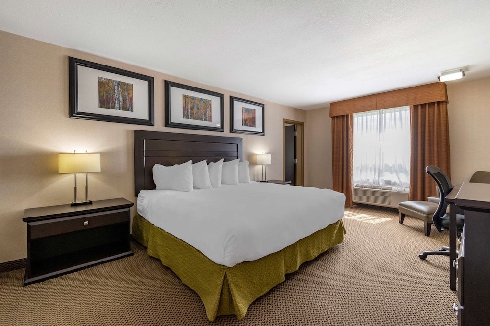 Family Suite, Multiple Beds, Non Smoking, Refrigerator & Microwave