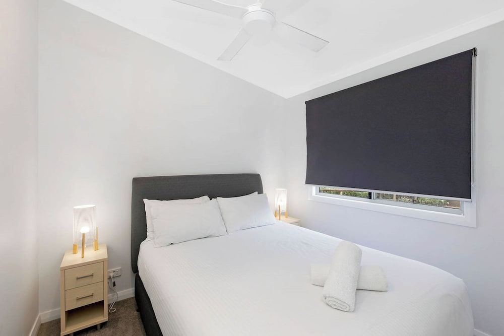 Superior Villa - Sleeps 6 - Dog Friendly
