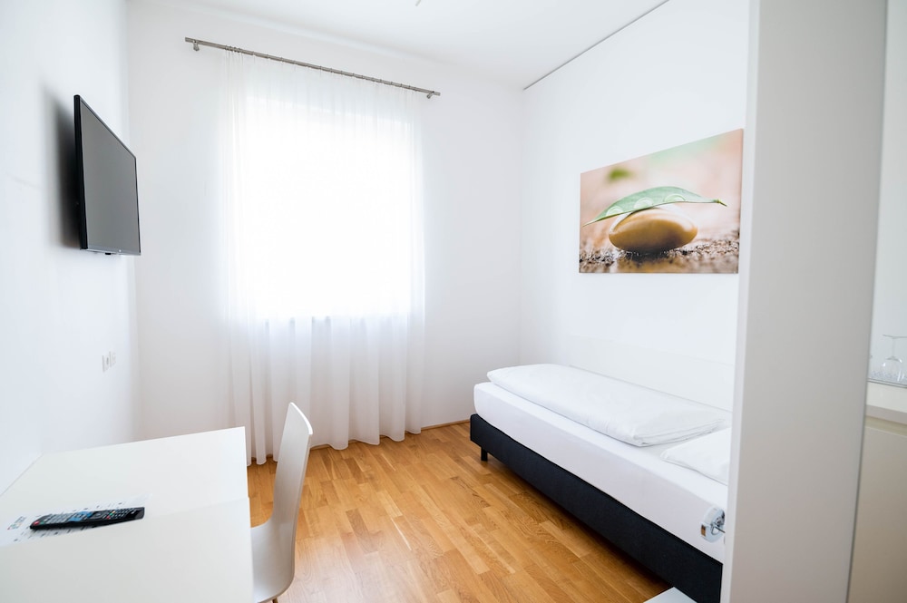 Basic Single Room photo 1