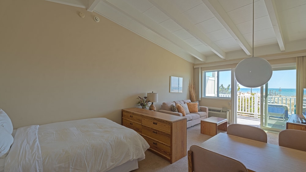 Lower Studio Oceanfront