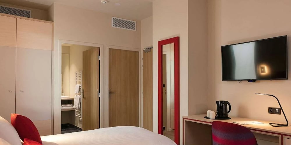 Classic Room, 1 Queen bed, Non Smoking Interior, (Twin bed on request) photo 3
