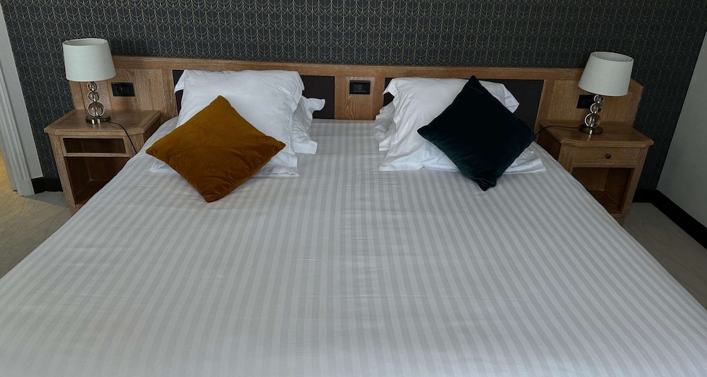 Comfort Room, 1 King Bed, Non Smoking - Photo 11