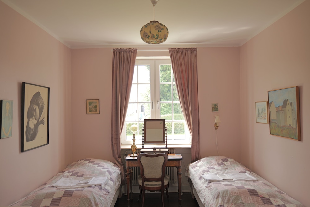 Single Room photo 2