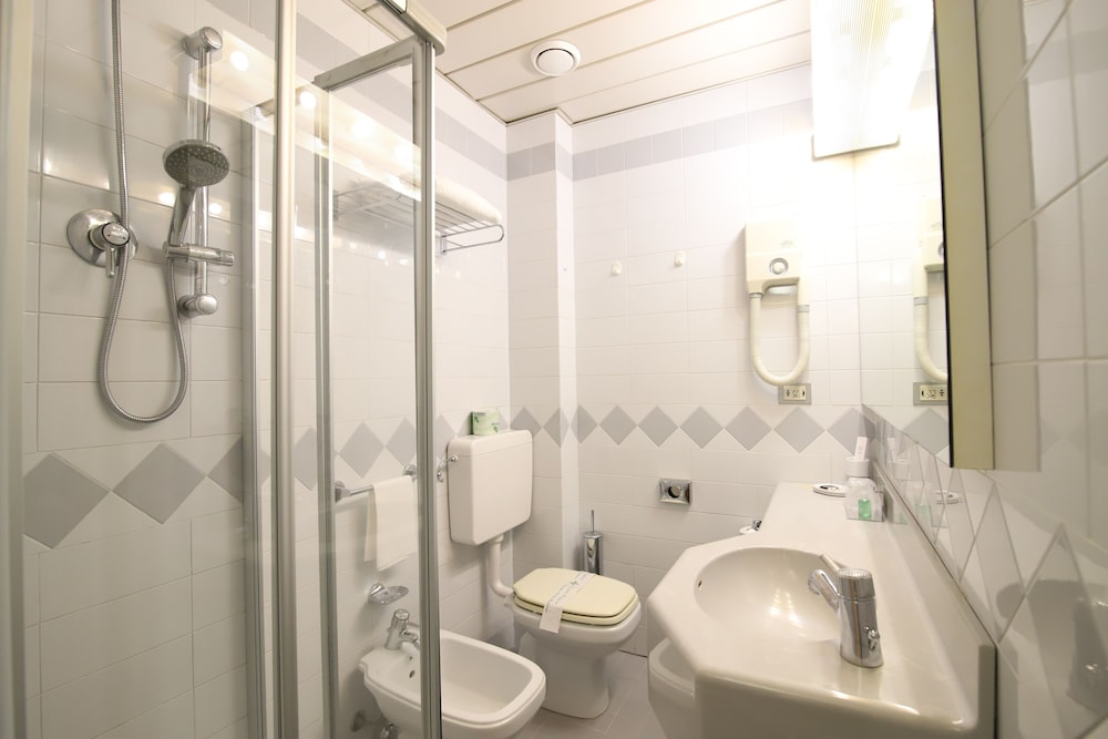 Economy Double Room Single Use photo 3