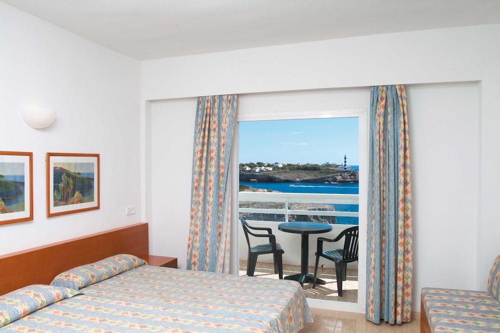 Standard Room, Balcony, Sea View (2 Adults + 1 Child) photo 2