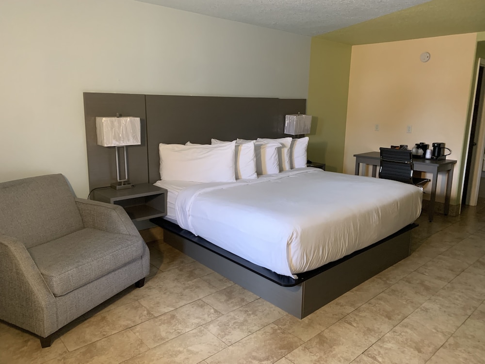 Room, 1 King Bed - Photo 2