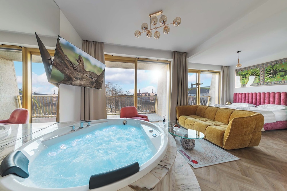 Apartment with jacuzzi Deluxe with river view