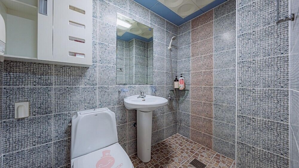 Room (202) photo 2