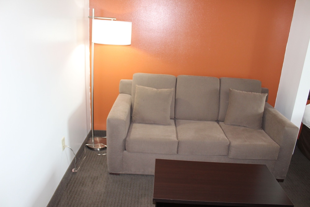 Suite, Multiple Beds, Non Smoking, Refrigerator & Microwave - Photo 2