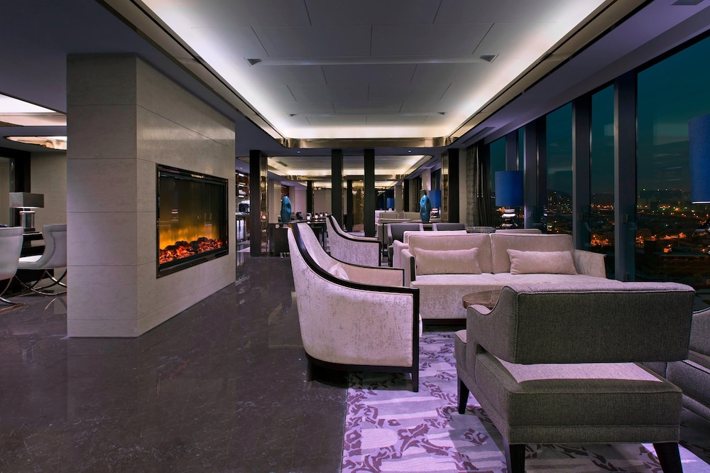 Club Room, 1 King Bed, City View photo 2
