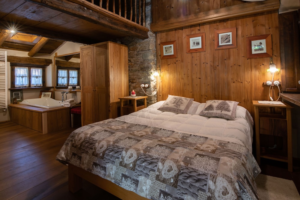 Traditional Apartment, 1 Bedroom, Terrace, Mountain View