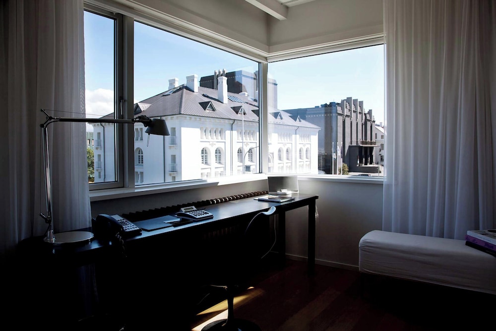 Junior Suite, 1 King Bed, City View