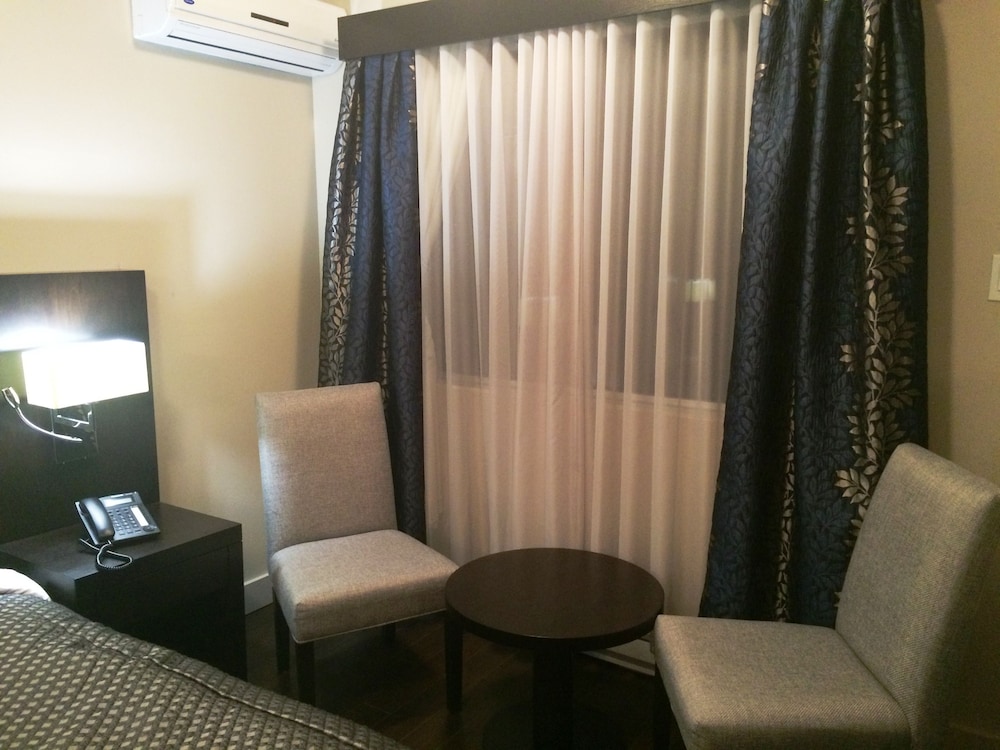 Economy Double Room, 2 Double Beds, River View photo 2