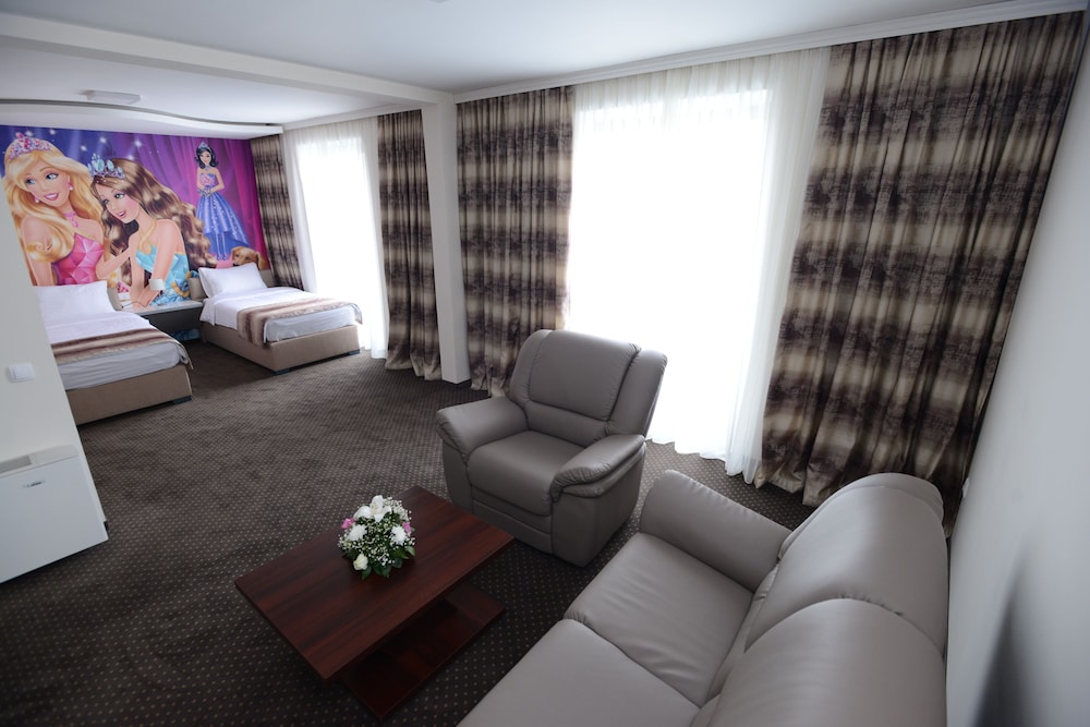Family Room photo 2