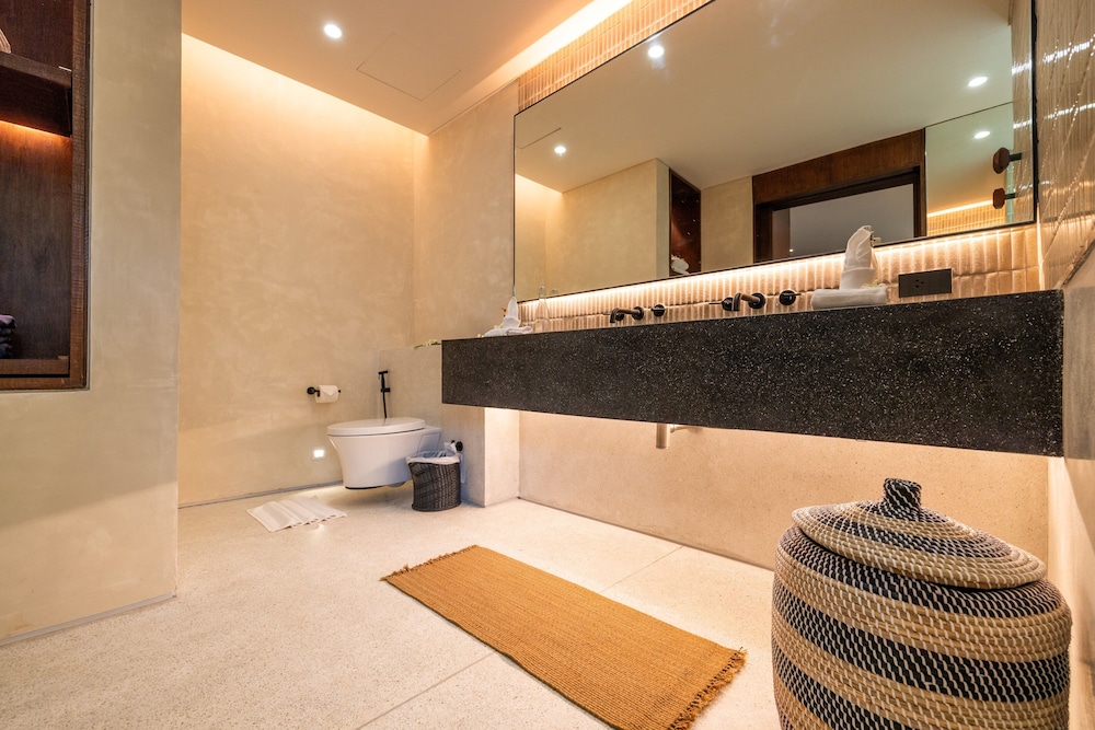 Suite (Lux) - Photo 19