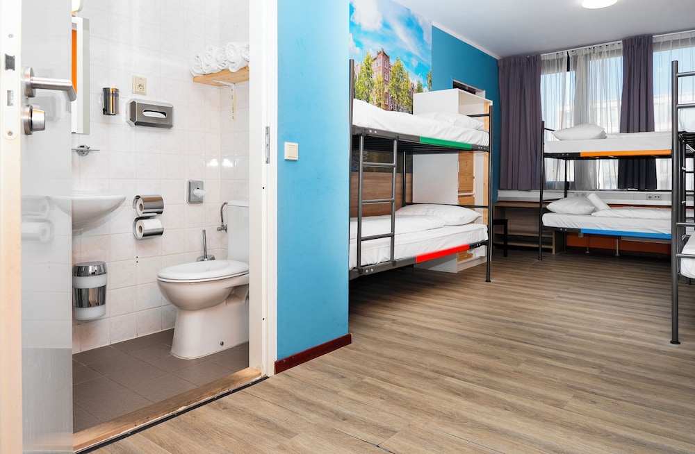 Family Room, 2 Bedrooms