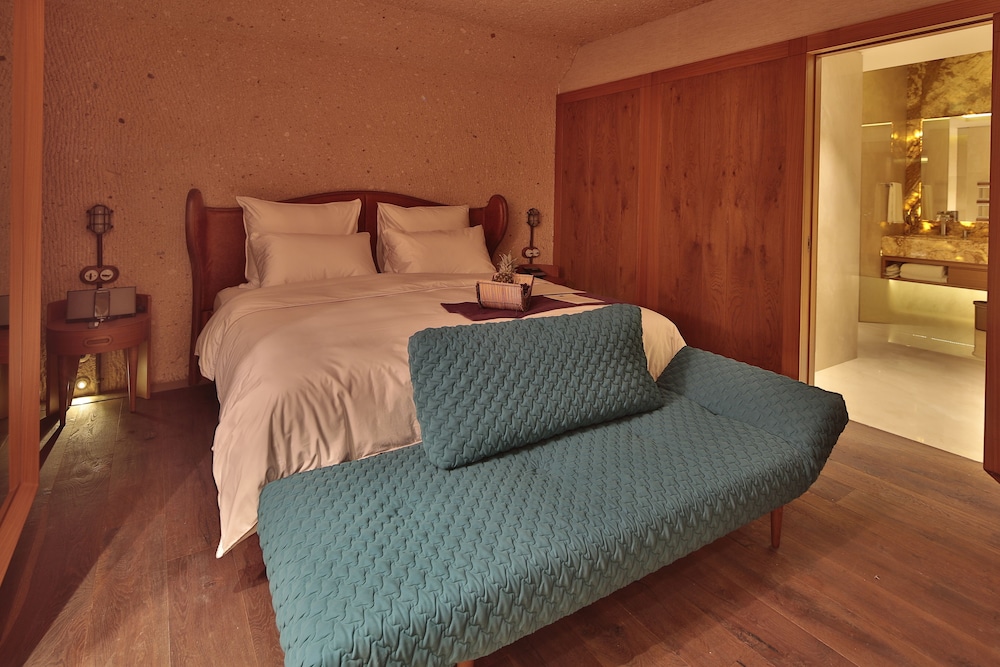 King Cave Suit with Spa Bath ( Aruru )