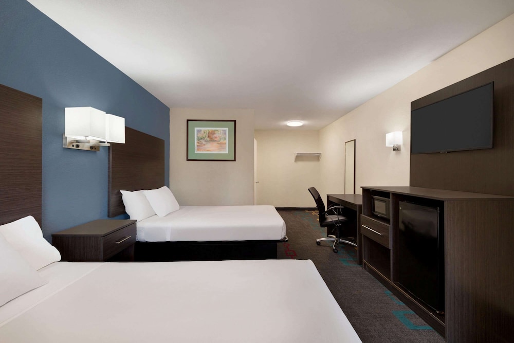 Double Room, 2 Double Beds - Photo 4