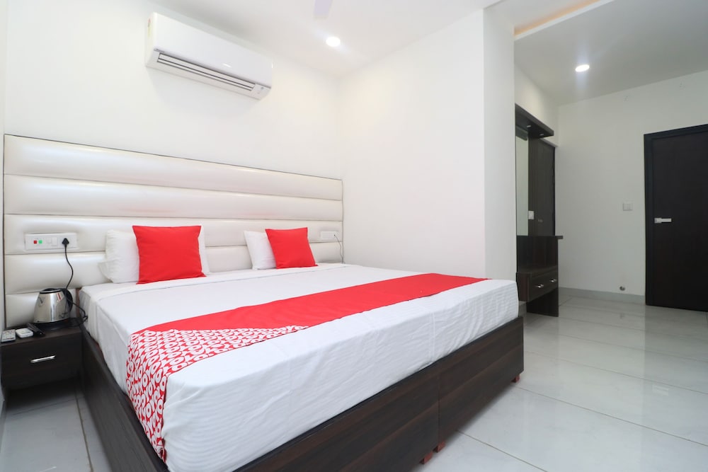 Suite, 1 King Bed photo 3