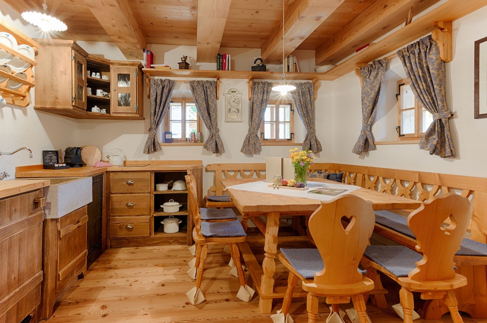 Executive Chalet, 3 Bedrooms, Sauna, Mountain View photo 3