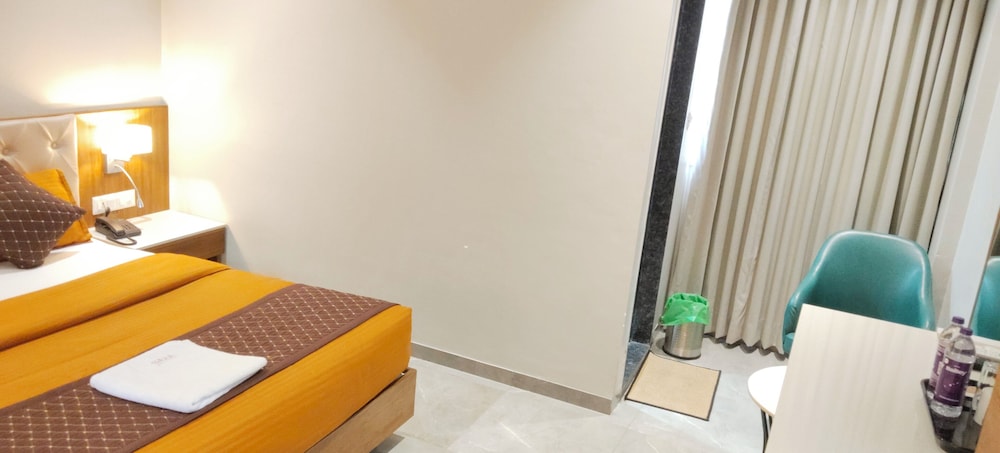 Superior Double Room, City View