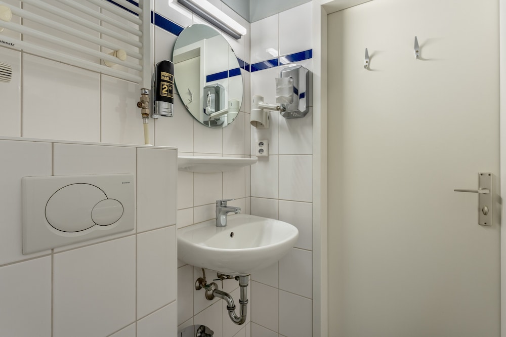 Twin Room - Photo 5