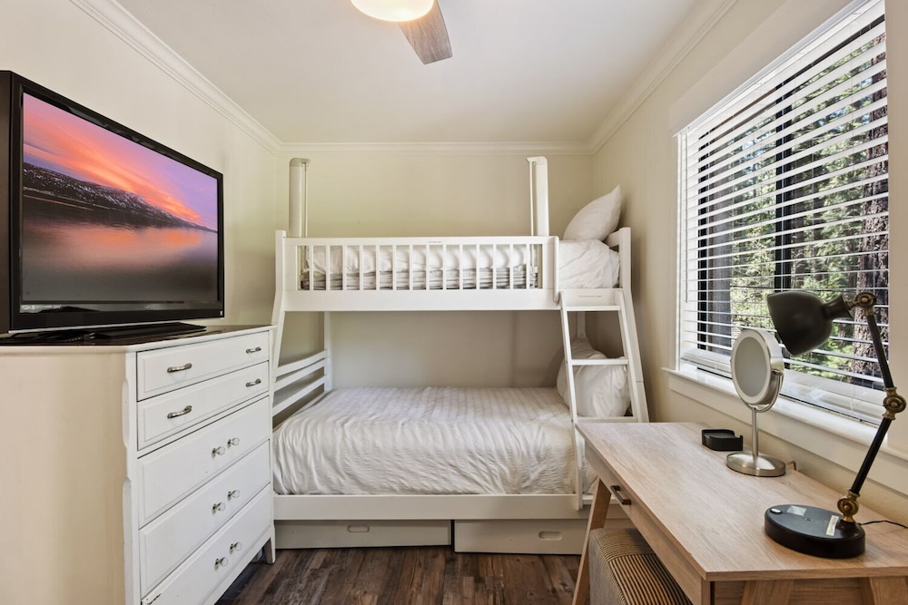 House, Multiple Beds, Patio, Mountain View (Incline Bliss) photo 1