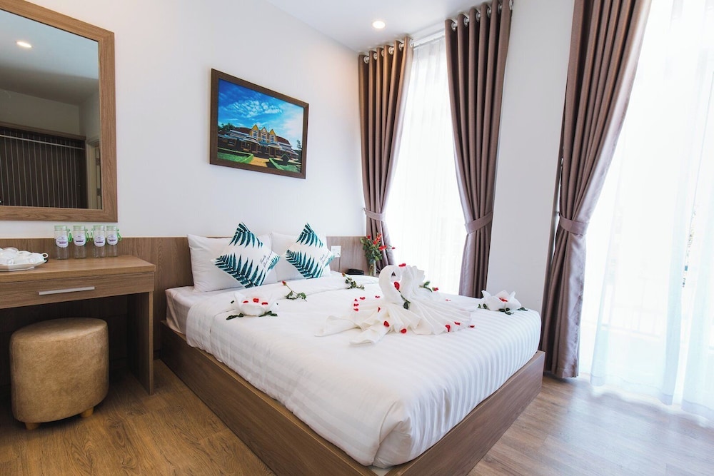 Deluxe Room, Balcony, City View