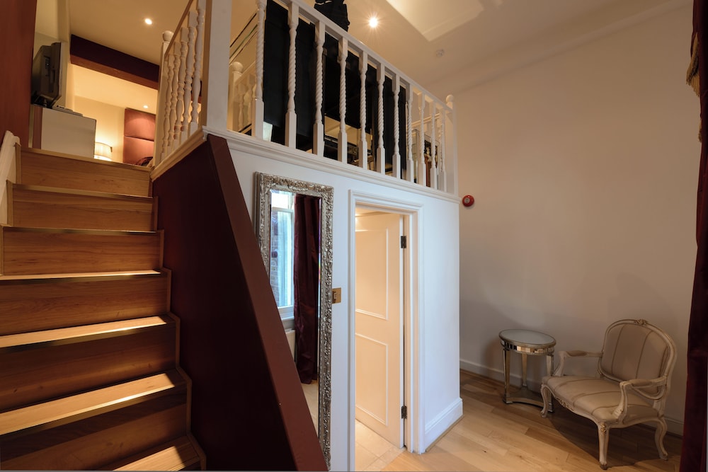 Mezzanine Double (Annexe, Low Ceiling) photo 3
