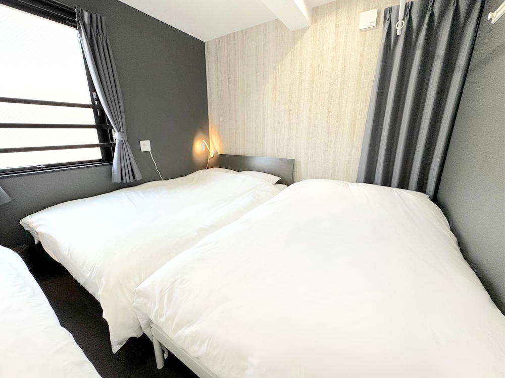 [Max 4 guest] 1R 30sqm 3beds, 5 min to nearby station (Shinjuku East 101)