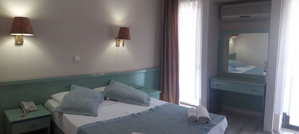 Standard Triple Room photo 2