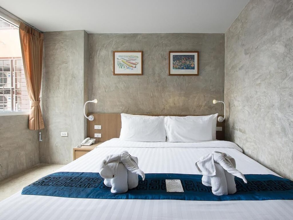 Superior King Bed photo 1