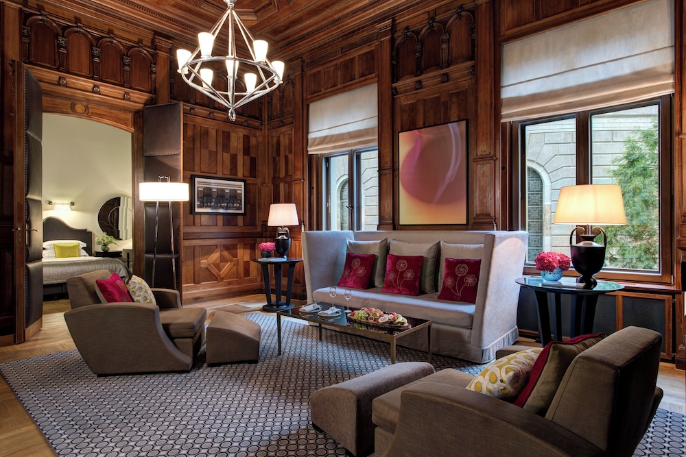 Suite (Historic Banker) photo 2