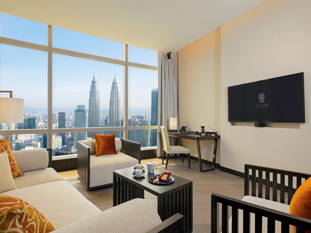 Suite, 1 King Bed (Sanctuary Suite, Twin Tower View) photo 3