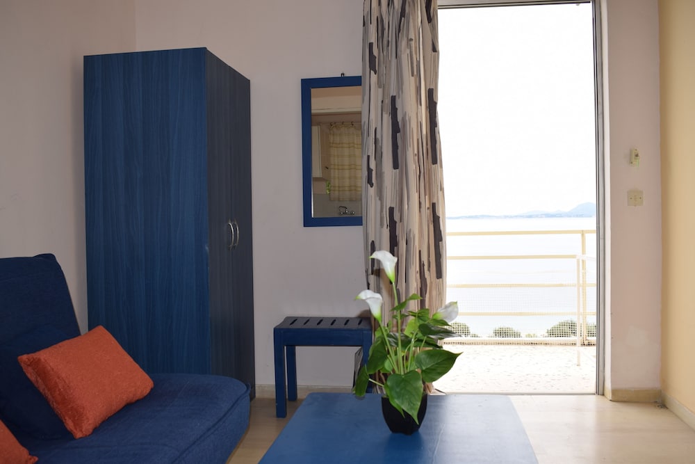 Quadruple Room, 2 Bedrooms, Sea View photo 2