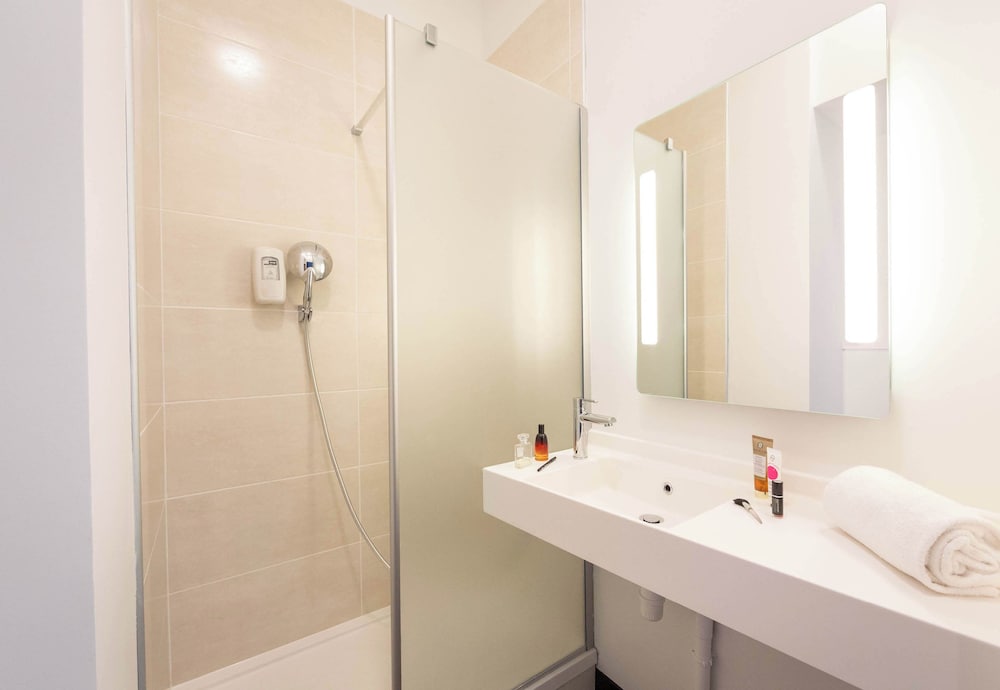 Twin Room - Photo 2