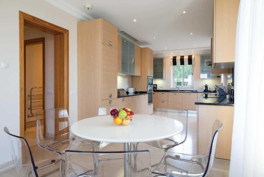 Villa photo 3