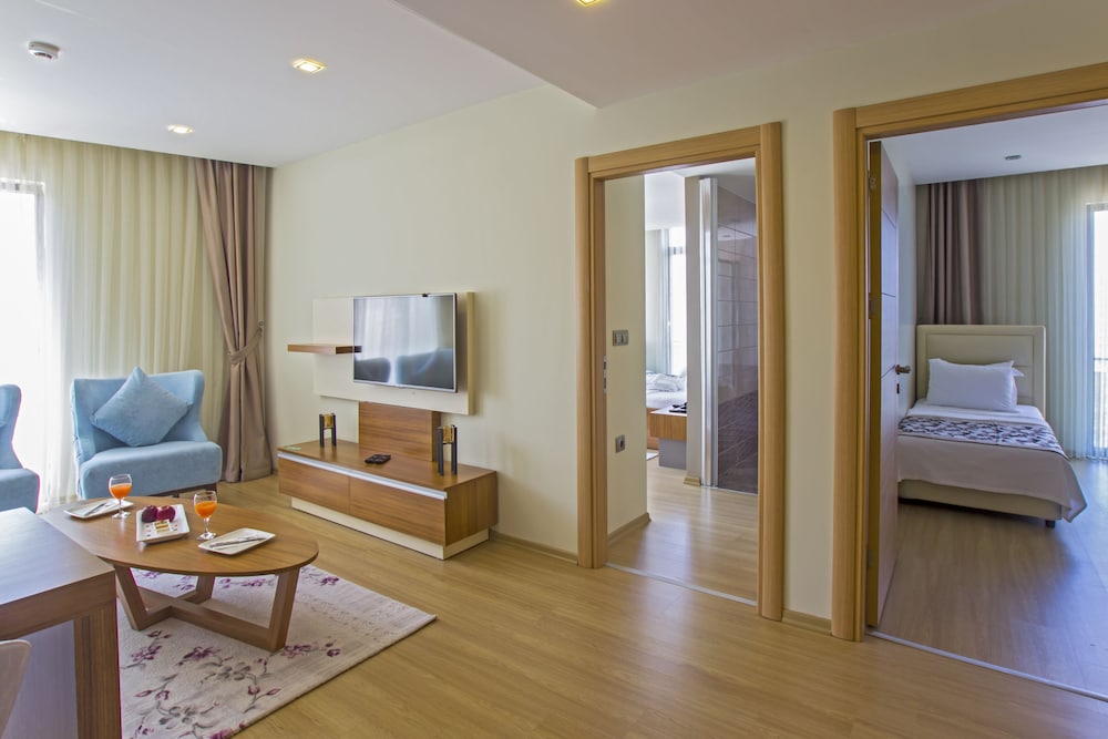Luxury Suite, 2 Bedrooms, City View photo 3