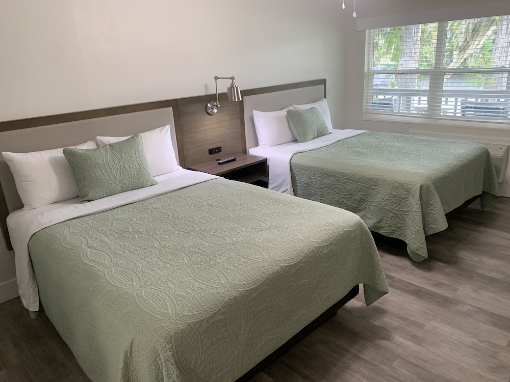 Classic Room, 2 Queen Beds, River View