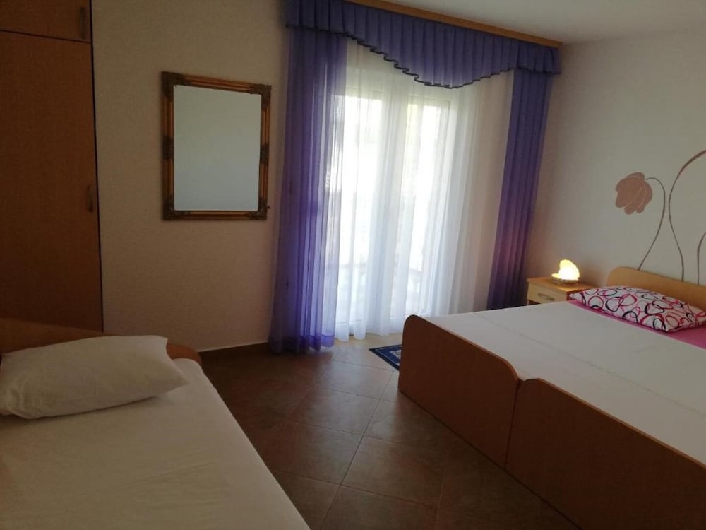 Apartment (Maca - seaview & private parking - A2)