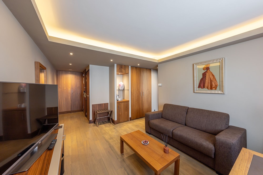Junior Suite, 1 Double Bed - Photo 2