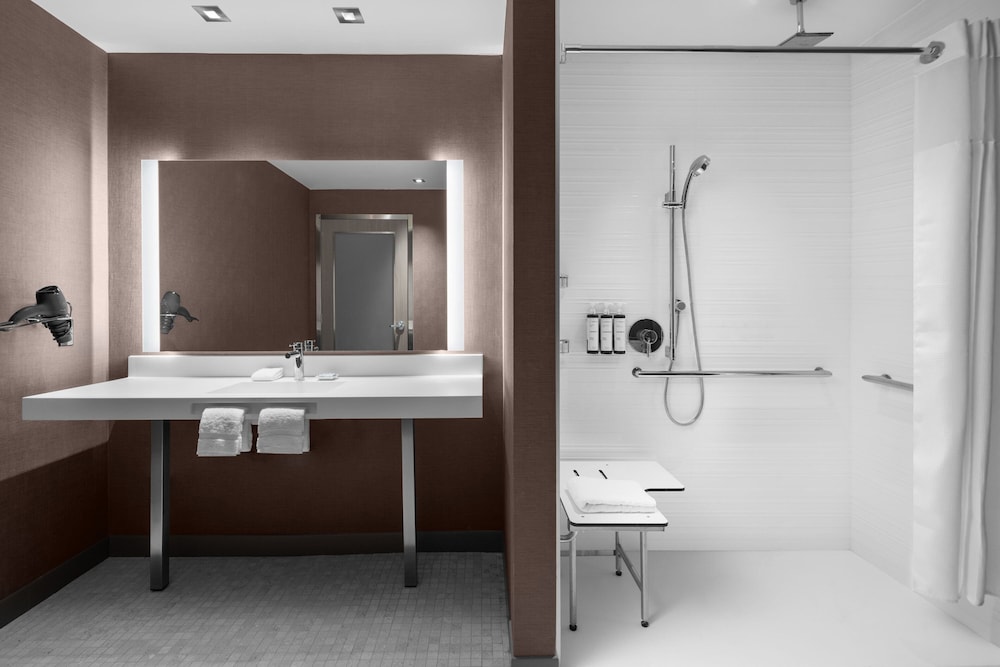Room, 2 Queen Beds, City View - Photo 6