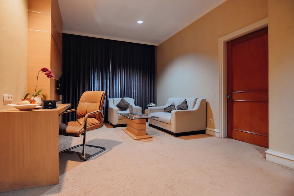 Deluxe Suite King Non Smoking - Photo 3