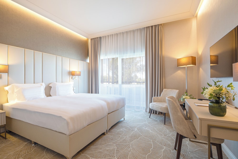 Comfort Room, Balcony