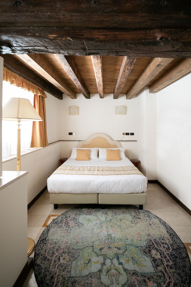 Superior Double or Twin Room, Ground Floor photo 2