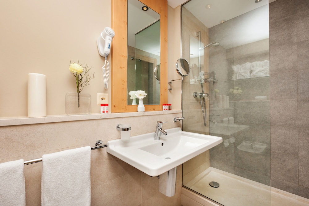 Standard Double Room - Photo 8
