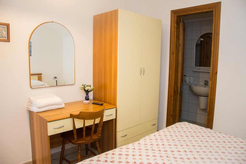 Standard Room - Photo 1